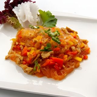  Spaghetti di soia con carne piccante