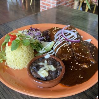 Enchiladas De Mole
