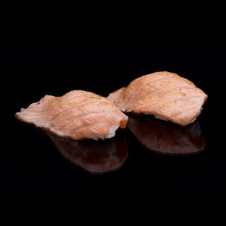 Нигири пърлена Сьомга (2бр-80г)