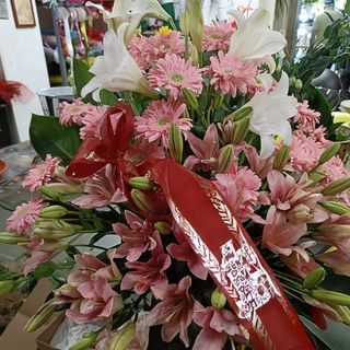 Cestino misto di fiori per commemorazione dei defunti