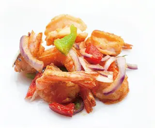 64. Gamberetti* in wok con sale e pepe
