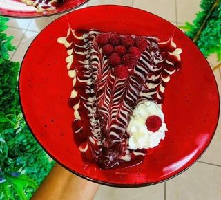 Slatka palačinka sa malinama