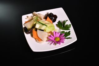 70. Pollo con verdura mista