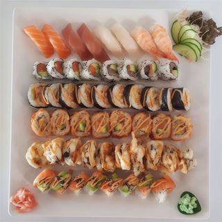M2-Sushi Combo (4 A 5 Personas)