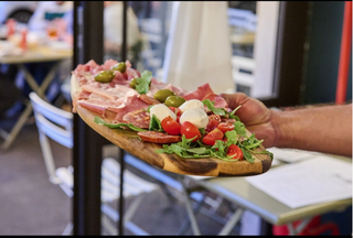 Tagliere di salumi e bocconcini di bufala D.O.P