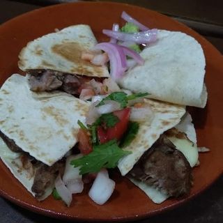 Quesadilla Con Carne