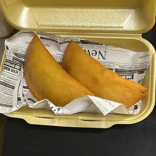 Empanada de queso y plátano maduro