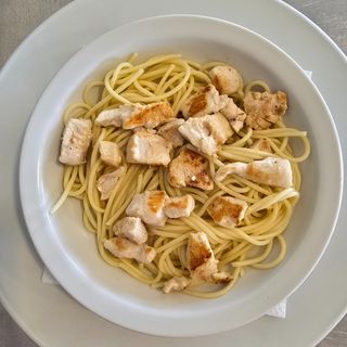 Massa com Frango e Bebida