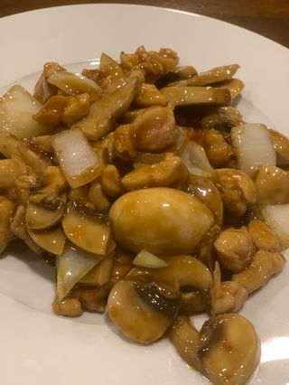 Pollo Con Champiñones