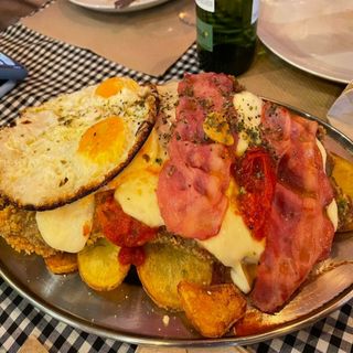 Milanesa XXL Cheddar y Bacon con patatas para 2 personas