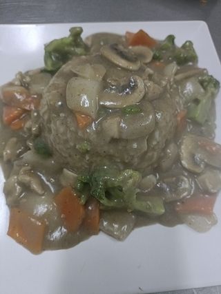 Arroz Blanco Pollo Con Verduras Salsa Cacahuete