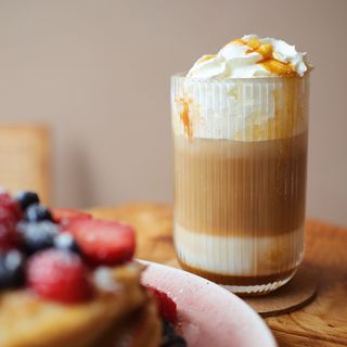 Iced  caramel macchiato 