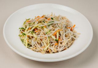 77. Салата от соеви кълнове