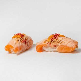 Nigiri De Salmón Spicy (2 Pzs.)