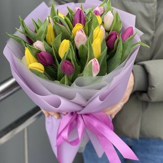 Jaskrawy mix tulipanów