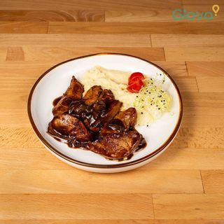 Задушени пилешки филенца с манатарки и картофено пюре (450г)