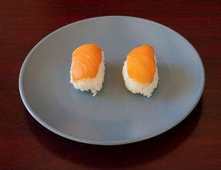 463. Sushi de salmón (2 pcs)