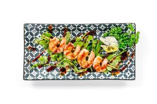 Spiedini di gamberi alla griglia