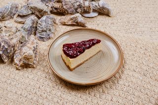 Cheesecake cu lămâie și dulceață de fructe de pădure