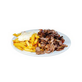 Patatas fritas con kebab y queso