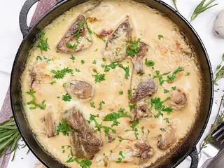 Телятина в сметані з баклажанами та печерицями (240g)