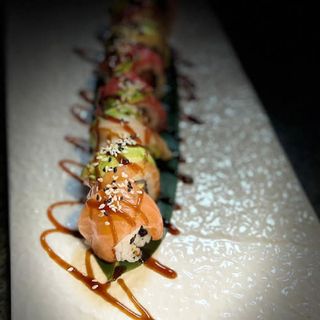 250. Uramaki Rainbow Roll (8 Pzs.)