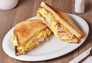 Sándwich Mixto Con Huevo