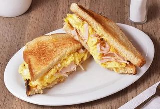 Sándwich Mixto Con Huevo