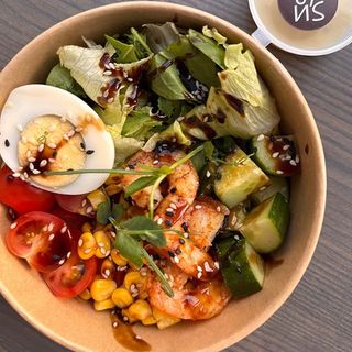 Боул з креветками і кукурудзою