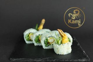 Uramaki z krewetkami w tempurze