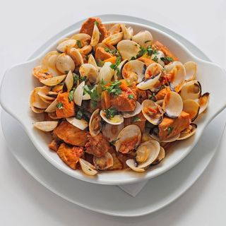 Carne de Porco à Alentejana