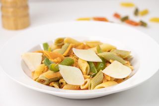 Pasta Tricolore piletina