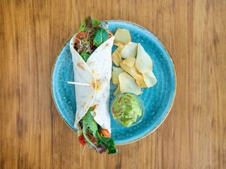 Burrito de pollo mechado