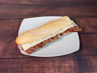 21. Bocata De Bacón Y Queso