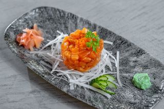 Salmón Picante Con Huevas De Salmón Y Soja Ligera