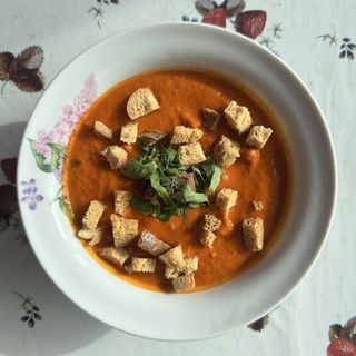 Крем-суп томатный с сухариками