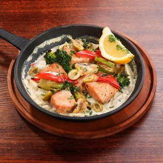 Somon copt cu legume 