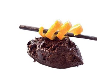900. Mousse nera