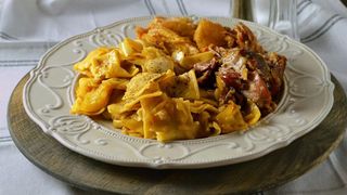 Kotleti i krpice sa zeljem