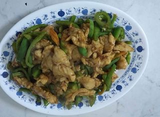 98. Пържено свинско с чушки (500г)