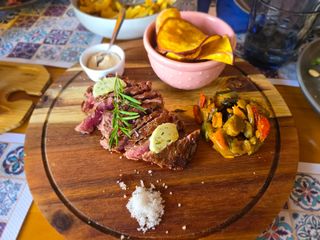 Bife do Lombo Laminado Com Chip Batata Doce