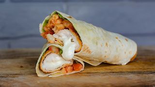 Mali Gruja + mala kofa pomfrita + piće po izboru