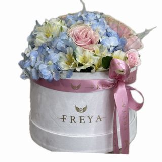 Cutie mica cu flori albastre si roz