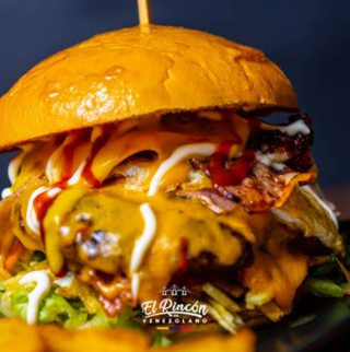 Hamburguesa La Venezolana 4X4