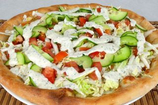 Pizza kebab patatine,,, con ,Mozzarella, pomodoro, kebab, patatine fritte