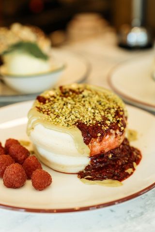 Pistaći i malina palačinke