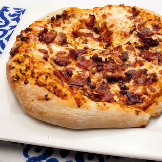 PIZZA DE BURRATA, CHERRY Y PESTO