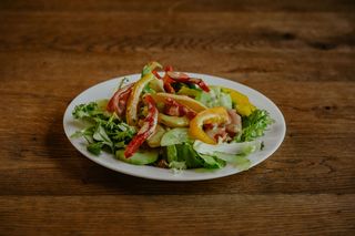 Sałatka ze świeżych warzyw z sosem vinegret 150g