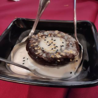 Coulant con leche de coco y sésamo