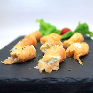 Рулца от Пушена Сьомга